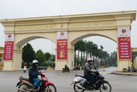Cổng vào Khu đô thị Dương Nội bề thế, nhưng từ năm 2012 đến nay, Nam Cường dường như không triển khai công trình nào tại dự án có quy mô gần 200 héc-ta này, ngoài việc chuyển nhượng đất cho đơn vị thứ cấp