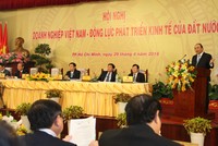 Thủ tướng Nguyễn Xuân Phúc phát biểu tại Hội nghị doanh nghiệp tổ chức ngày 29/4 - Ảnh: Lê Toàn