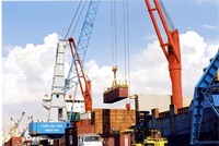 GDP tăng trưởng chậm, áp lực đè lên bội chi, nợ công 