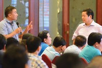 Chủ tịch FPT Trương Gia Bình chia sẻ với đội ngũ doanh nhân những bài học thực tiễn về kinh doanh và quản trị