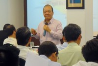 Ông Hoàng Minh Châu trong một buổi nói chuyện với các doanh nhân về quản trị doanh nghiệp