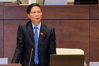 Bộ trưởng Bộ Công thương Trần Tuấn Anh trả lời chất vấn sáng 15/11.
