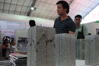 Dù có nhiều chính sách hỗ trợ, nhưng gạch không nung vẫn không thể tìm được chỗ đứng trên thị trường. Ảnh: Dũng Minh