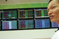 Việc sớm áp dụng chế tài xử phạt của UBCK sẽ thúc đẩy các doanh nghiệp sau cổ phần hóa lên sàn, qua đó, gia tăng nguồn hàng mới cho thị trường