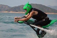 Jetovator, thiết bị đặc biệt có thể bay lên không trung giống như iron-Man