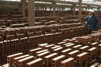 Trung Quốc giảm sản lượng: Ngành gạch, thép Việt “dễ thở”