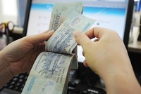 Không ít trường hợp giao dịch viên vướng mắc vào trách nhiệm hình sự chỉ từ những sự cố nghề nghiệp