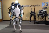 Robot Atlas của Boston Dynamics đã có thể nhảy nhót, lộn nhào mà vẫn giữ được thăng bằng