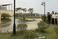 Cảnh sát PCCC cháy kiểm tra hệ thống bơm bù áp cung cấp nước chữa cháy trên tầng thượng tòa nhà Dự án D.’ Le Pont D’or - Hoàng Cầu. 