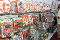 Các linh kiện thiết bị vệ sinh đi kèm rất dễ bị làm giả, nên người tiêu dùng cần hết sức chú ý khi mua