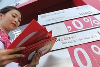 Gần đây, mặt bằng lãi suất huy động của các ngân hàng tăng từ 0,2 - 0,5%/năm, kéo theo lãi suất cho vay tăng