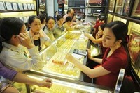  Giới phân tích khuyến nghị cẩn trọng khi "lướt sóng" vàng để tránh rủi ro.