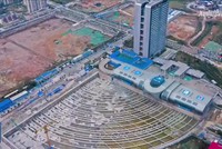 Trung Quốc di chuyển trạm xe buýt 5 tầng, nặng 30.000 tấn để nhường đường cho tuyến tàu mới