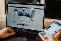 Báo chí chính thống trong kỷ nguyên truyền thông xã hội: Sức nặng của sự thật