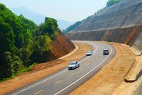 Một đoạn cao tốc Bắc - Nam qua Thừa Thiên Huế vừa được đưa vào khai thác.