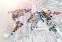 Xung đột giữa Nga – Ukraine vô hình chung đã tái định hình dòng chảy dầu thô trên toàn cầu, làm thay đổi các tuyến đường vận chuyển. Ảnh: Shutterstock.