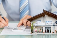 Năm 2024, dòng vốn vào thị trường bất động sản có thể sẽ tăng mạnh. Ảnh: Shutterstock.