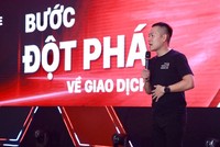 Ông Nguyễn Hoàng Giang, Chủ tịch HĐQT DNSE phát biểu tại một sự kiện của DNSE.