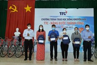 TTC đã trao tặng tượng trưng 585 suất học bổng đến đại diện các trường và sau khi dịch bệnh Covid-19 được kiểm soát, các trường sẽ trao lại cho các em học sinh tại huyện Mỏ Cày Nam, Mỏ Cày Bắc và Thạnh Phú
