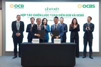 Ông Phạm Hồng Hải – Tổng Giám đốc OCB và Ông Nguyễn Đức Quân Tùng – Thành viên HĐQT kiêm Tổng Giám đốc OCBS đại diện ký kết thỏa thuận hợp tác chiến lược toàn diện