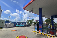 Hệ thống điện năng lượng mặt trời áp mái và hệ thống lưu trữ điện năng tích hợp GRES tại CHXD Phú Hữu cung cấp nguồn điện cho trạm sạc xe ô tô điện.