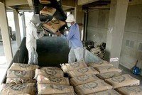 Xuất khẩu xi măng, clinker của Việt Nam năm 2014 đạt gần 1 tỷ USD, đứng thứ 2 về cả giá trị lẫn sản lượng trong 104 quốc gia xuất khẩu