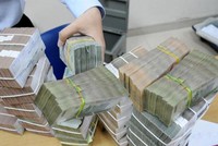 Cạnh tranh giành thị phần của các ngân hàng với các đường dây chuyển tiền ngầm hết sức vất vả (Ảnh minh họa)