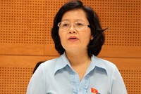 Đại biểu Trần Thị Quốc Khánh tỏ thái độ xót xa trước những bức xúc của doanh nghiệp về thể chế. Ảnh: N.H