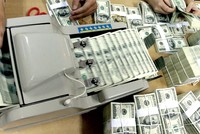 Tỷ giá trung tâm ngày 26/5 tăng 3 đồng/USD, vàng tăng 150.000 đồng/lượng