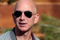 CEO Amazon trở thành người giàu thứ 3 thế giới