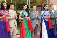 Ông Shigeru Kimoto – Chủ tịch công ty Takashimaya (thứ 4 từ trái sang) tham dự lễ khai trương trung tâm mua sắm tại TP HCM ngày 31/7.