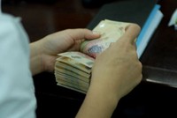 NHNN đã bơm vào hệ thống khoảng 180.000 tỷ đồng thông qua việc mua ngoại tệ, trong khi tính đến 22/7 hút ròng khoảng 116.000 tỷ đồng.