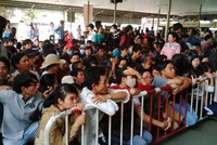 Xăng tăng giá mạnh, vé xe được dự đoán sẽ tăng, vấn đề đau đầu của những người đi làm ăn xa quê khi tết đến.