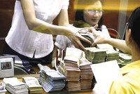 Với những nhà đầu tư nhỏ lẻ đầu tư từ vài nghìn cho tới chục nghìn cổ phiếu, mức cổ tức bằng tiền mặt nhận được có thể từ vài triệu đến vài trăm triệu đồng.