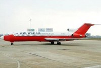 Máy bay Air Dream bị bỏ ở sân bay Nội Bài. Ảnh: Xuân Hoa
