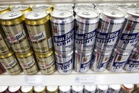 San Miguel muốn tận dụng sức tăng trưởng của thị trường bia Việt Nam. Ảnh: Bloomberg