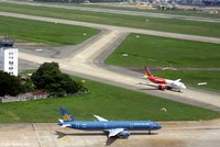 Lãnh đạo Bộ Giao thông ủng hộ các hãng hàng không giảm giá vé máy bay. 