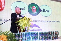 Chủ tịch Carabao Group, ông Sathien Setthasi phát braiểu tại TPHCM tối 14/7.