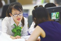 Trong số các nhà băng công bố kết quả kinh doanh 6 tháng 2017, thu nhập bình quân mỗi nhân viên tại Vietcombank hiện cao nhất, khoảng 26,1 triệu đồng một tháng. 