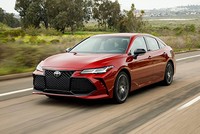 Toyota Avalon phiên bản Touring có thiết kế thể thao hơn các phiên bản còn lại. Ảnh: Motor1.