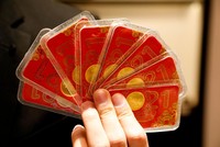 Giá vàng hôm nay ngày 24/2: Giá vàng trong nước gần như không đổi, vẫn cao hơn giá vàng thế giới hơn 5 triệu đồng/lượng