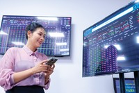 Tâm lý tích cực đã quay trở lại, giúp VN-Index từng bước củng cố vùng giá và hướng tới mốc 1.700 điểm.