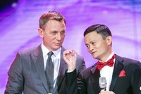 Ngôi sao "007" và tỷ phú Jack Ma, ông chủ của Alibaba