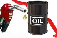 Vì sao giá xăng trong nước chỉ giảm nhỏ giọt?