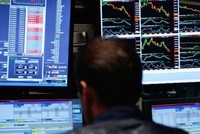 Khối ngoại ồ ạt bán cổ phiếu bluechip trong phiên cuối tuần 25/11