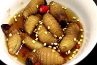 Rùng mình 5 món ăn sống ở Việt Nam khiến khách Tây “khiếp sợ”