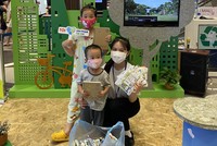 Tetra Pak đặt các gian hàng với chủ đề tái chế vỏ hộp giấy trong khoảng thời gian từ 27/5 - 5/6 để khách hàng đến tham quan và trải nghiệm tại 5 trung tâm thương mại AEON MALL tại Hà Nội, TP.HCM và Bình Dương