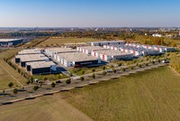 JLL cho biết đầu tư vào lĩnh vực hậu cần và công nghiệp tiếp tục gia tăng.