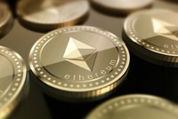 Ethereum hiện có giá khoảng 300 USD một đồng