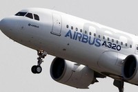 Một chiếc A320neo của Airbus đang cất cánh: Ảnh: Reuters